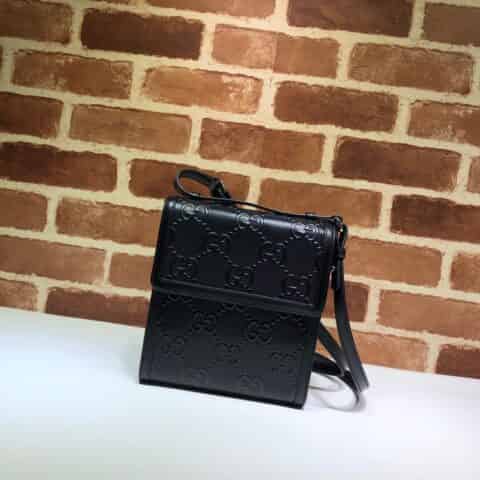 GUCCI古驰GG印花压纹邮差包625782