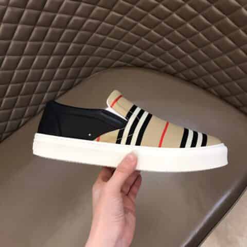 Burberry巴宝莉 采用进口头层牛皮B家经典低帮运动鞋