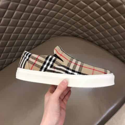 Burberry巴宝莉 采用进口头层牛皮B家经典低帮运动鞋