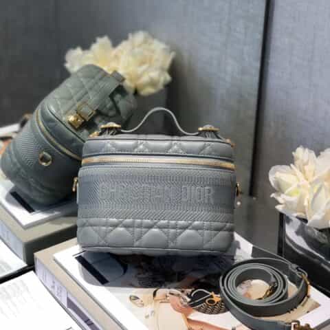 Dior迪奥 Travel羊皮革藤格纹化妆包 S5488