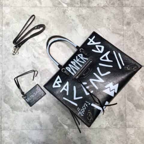 Balenciaga巴黎世家涂鸦小牛皮蝙蝠包255416