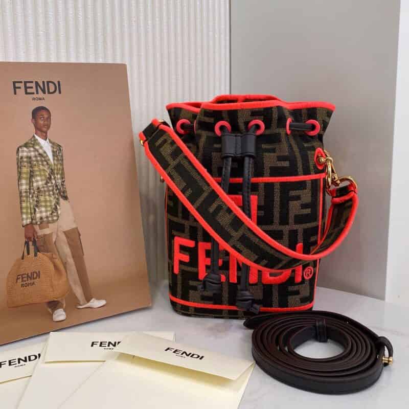 FENDI芬迪经典双F布料MON TRÉSOR迷你水桶包659