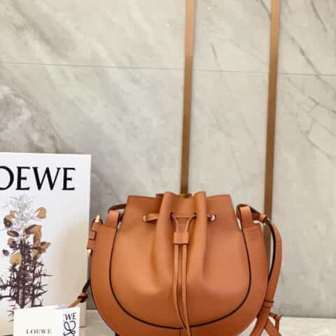 LOEWE罗意威 Horseshoe飞碟包 0526棕色
