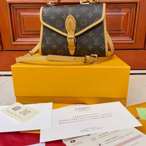 Louis Vuitton LV Ivy 斜挎手提邮差包 M44919