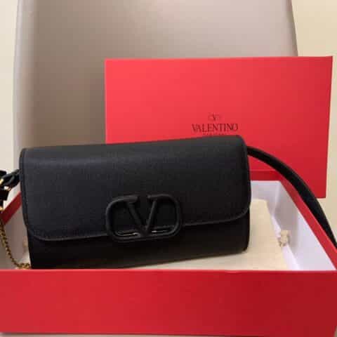 Valentino华伦天奴Garavani VSLING 粒面小牛皮斜挎包0999