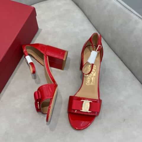 SF salvatore Ferragamo 菲拉格慕经典款一字带粗跟凉鞋