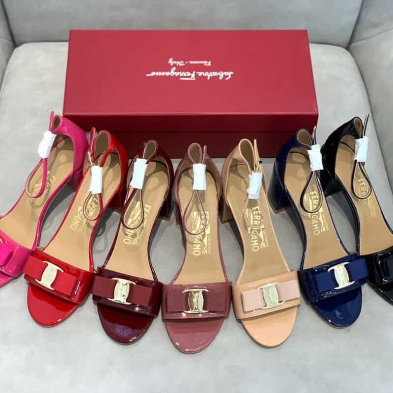 SF salvatore Ferragamo 菲拉格慕经典款一字带粗跟凉鞋