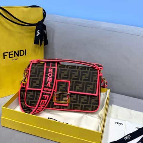 FENDI芬迪经典双F布料Baguette手袋772S