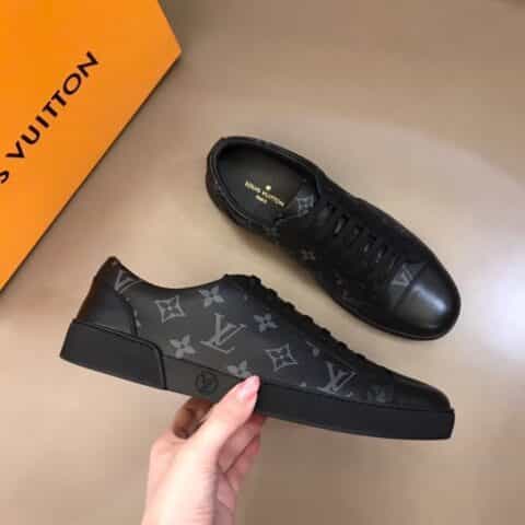 LV/路易威登 头层牛皮内里奢品男士低帮休闲运动鞋