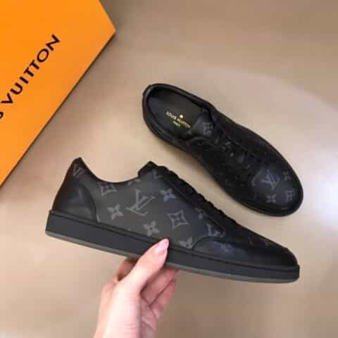 LV/路易威登 路易家经典老花印花帆布与纯黑奢品男士低帮休闲运动鞋