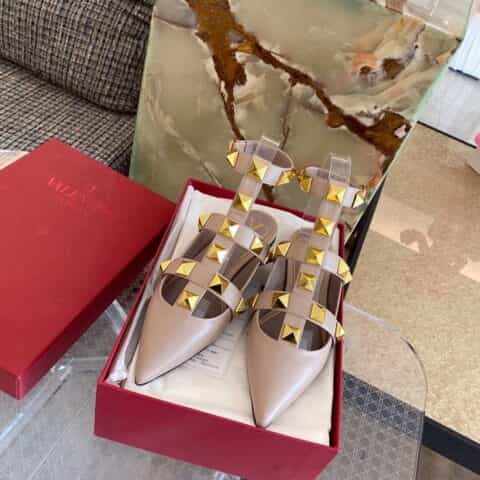 Valentino华伦天奴 ????春夏新款 铆钉系列凉鞋