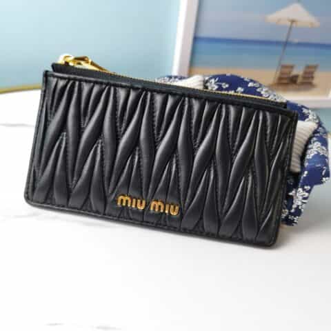 MIUMIU缪缪顶级进口小羊皮材质Matelasse花纹图案新款钱夹5MB006