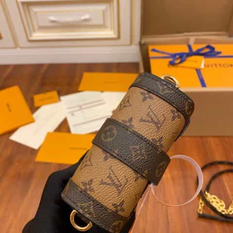 Louis Vuitton LV Vertical Trunk Pochette手机包 M67873