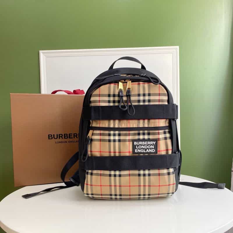 Burberry巴宝莉品徽牌标双肩包