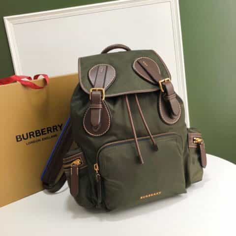 Burberry巴宝莉尼龙材质搭配小牛皮军旅背包