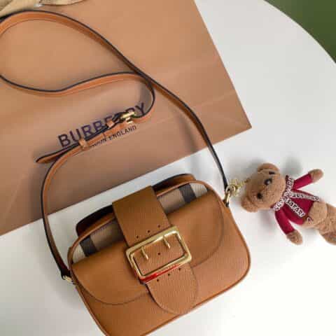 Burberry巴宝莉粒纹皮革The Buckle 搭扣包6102