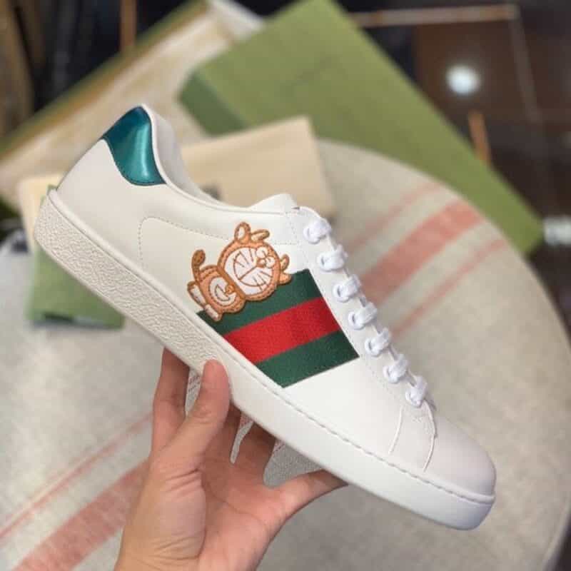 GUCCI古驰 采用柔软舒适吸汗小牛皮情侣款新款小白鞋