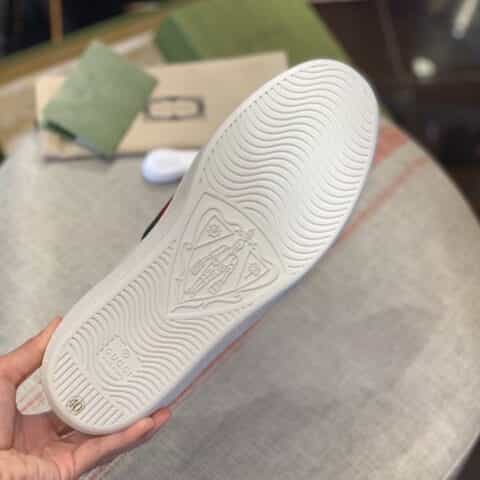 GUCCI古驰 采用柔软舒适吸汗小牛皮情侣款新款小白鞋
