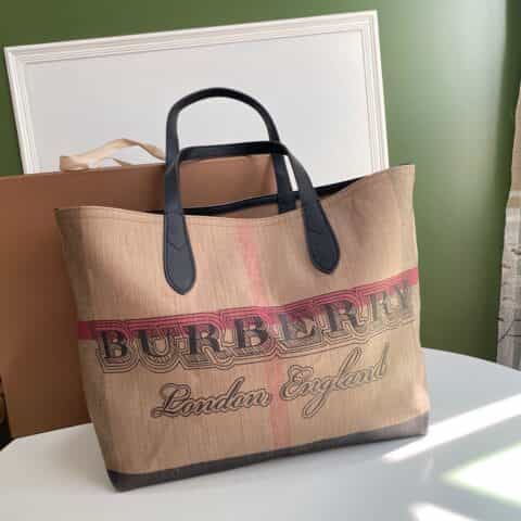 Burberry巴宝莉涂层格纹帆布材质双面两用托特包