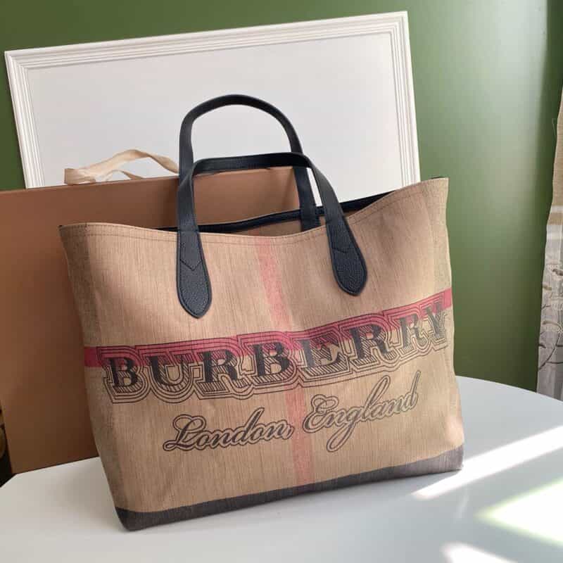 Burberry巴宝莉涂层格纹帆布材质双面两用托特包