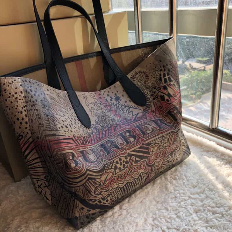 Burberry巴宝莉涂层格纹帆布材质双面两用托特包