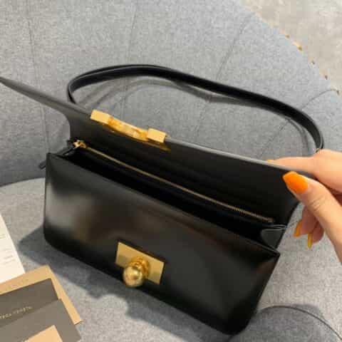 Bottega Veneta葆蝶家 Classic 28CM单肩斜挎包 578009平纹