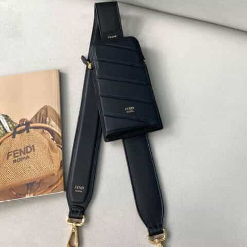 FENDI芬迪牛皮个性化手机套902