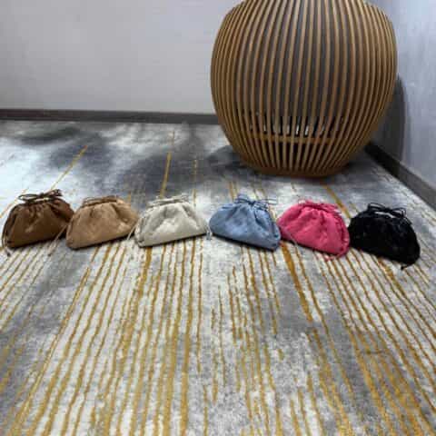 Bottega Veneta葆蝶家 The Mini Pouch编织款云朵包 585852黑色