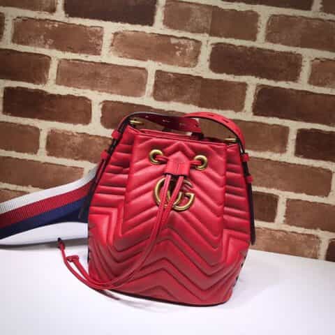 GUCCI古驰GG Marmont系列绗缝皮革水桶包476674