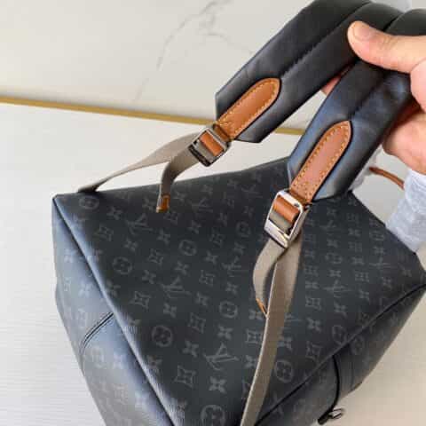 Louis Vuitton LV Discovery双肩包 M45218