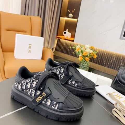 DIOR迪奥 ????早春贝壳头休闲小白鞋