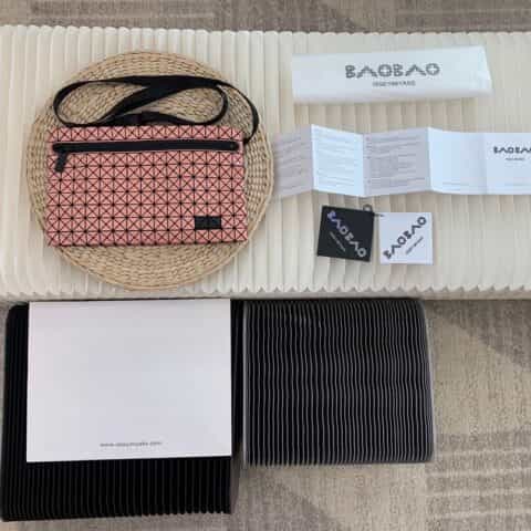ISSEYMIYAKE 三宅一生新款KURO 斜挎包