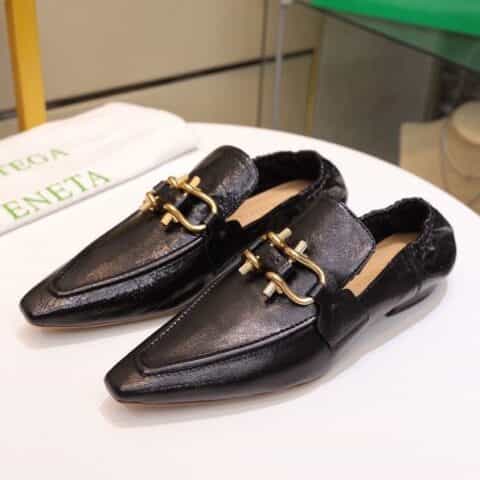 BV葆蝶家   早春新品 尖头平底 女巫鞋