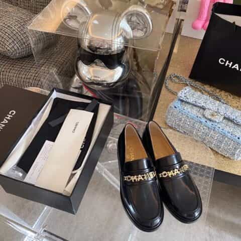 Chanel香奈儿   ????春夏新品 金属字母乐福鞋