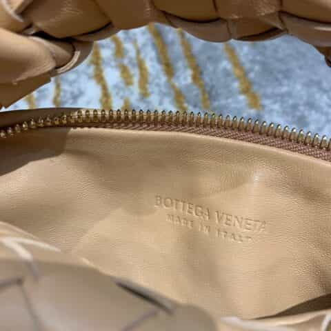 Bottega Veneta葆蝶家 Mini Jodie Bag 609409杏色