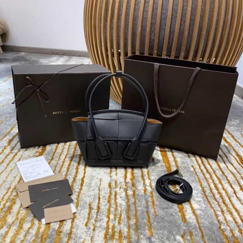 Bottega Veneta葆蝶家 Mini Arco 29 Bag 600606荔枝纹黑色