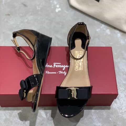SF salvatore Ferragamo 菲拉格慕经典小坡跟凉鞋 4.5cm