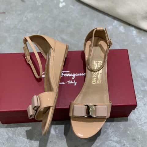 SF salvatore Ferragamo 菲拉格慕经典小坡跟凉鞋 4.5cm