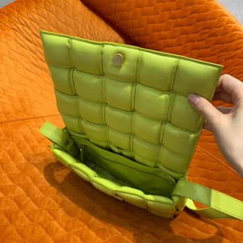 Bottega Veneta葆蝶家 Padded Cassette Bag 591970奇异果