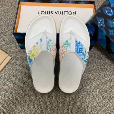 LV/路易威登 采用白兰相间的橡胶印花男士凉鞋