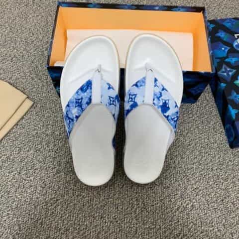 LV/路易威登 采用白兰相间的橡胶印花男士凉鞋