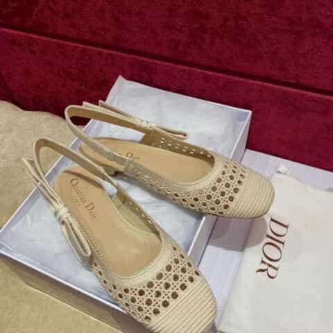 𝐃𝐈𝐎𝐑迪奥 21新款 slingback 粗跟圆头镂空后空凉鞋