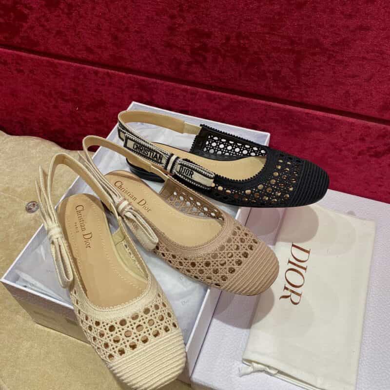𝐃𝐈𝐎𝐑迪奥 21新款 slingback 粗跟圆头镂空后空凉鞋