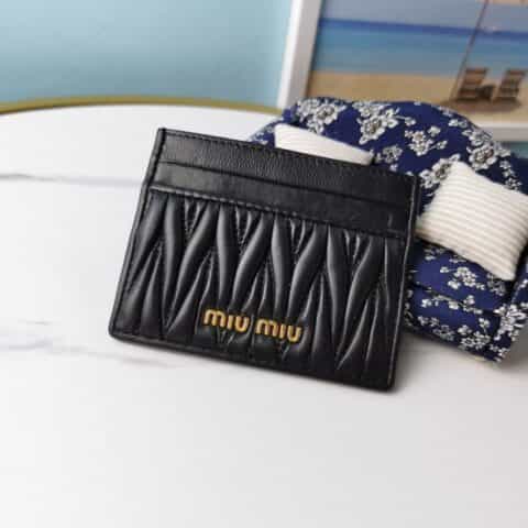 MIUMIU缪缪顶级进口小羊皮材质Matelasse花纹图案新款卡夹5MC076