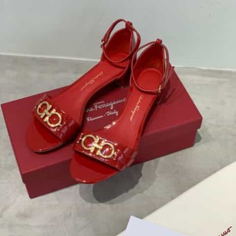 SF salvatore Ferragamo 菲拉格慕马蹄扣一字带小粗跟凉鞋