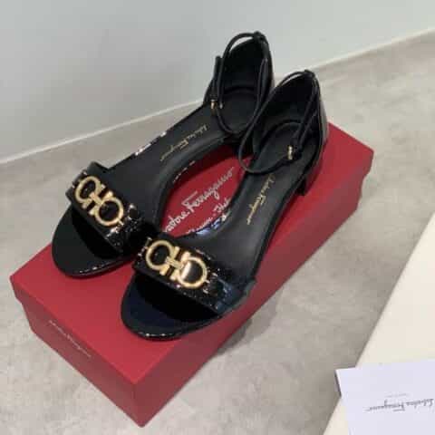 SF salvatore Ferragamo 菲拉格慕马蹄扣一字带小粗跟凉鞋