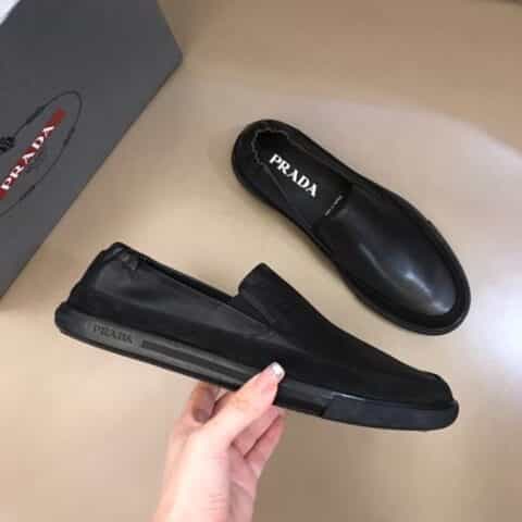 PRADA普拉达 进口头层小牛皮材质新品男士小牛套脚乐福鞋