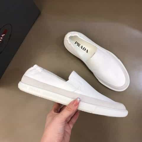 PRADA普拉达 进口头层小牛皮材质新品男士小牛套脚乐福鞋