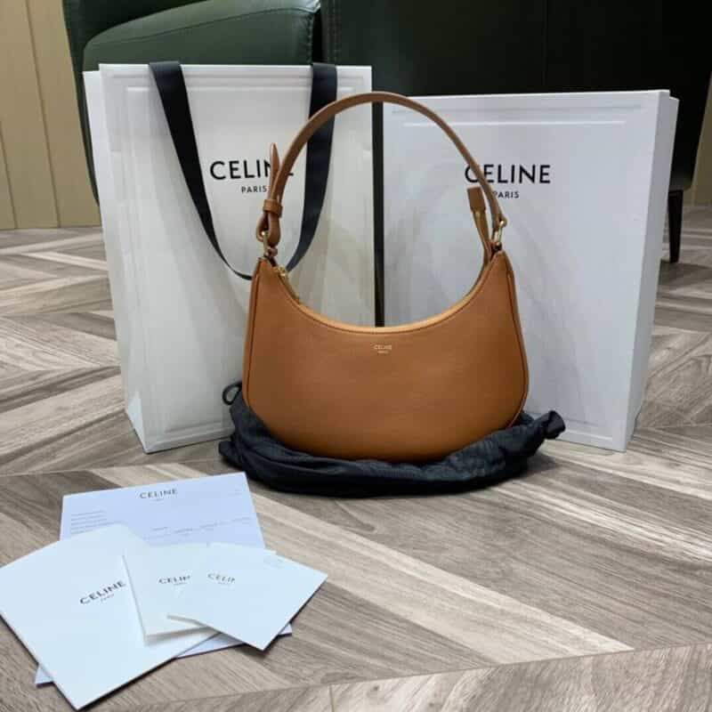 Celine思琳 AVA焦糖色皮革Ttiomphe腋下包 193953
