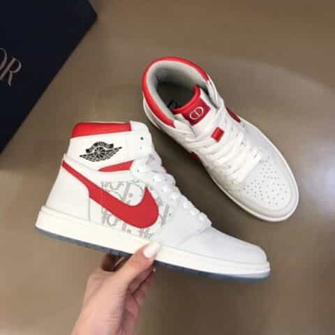 Nike & Dior 由小牛皮制成联名系带低帮休闲运动鞋